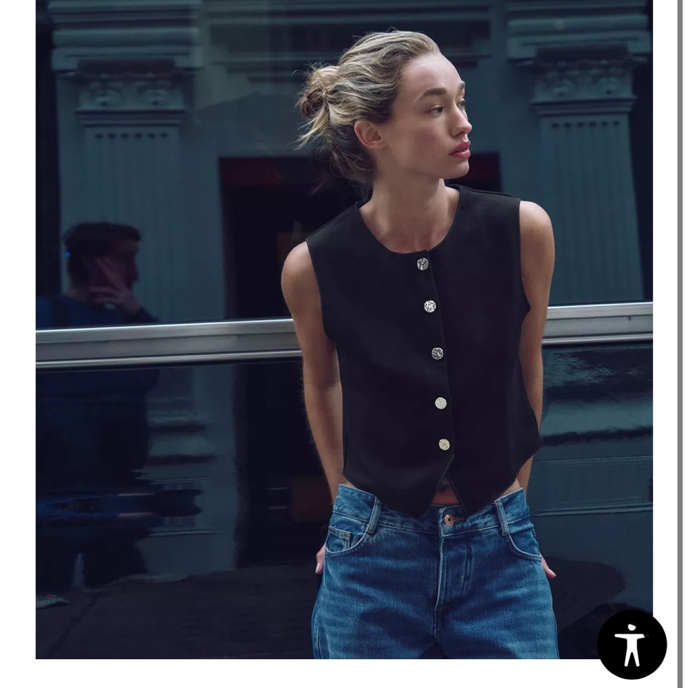 Zara Black Sleeveless Button-Up vest